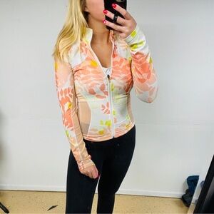 RARE Authentic Lululemon Floral Catch Me Air Jacket Sz 6
